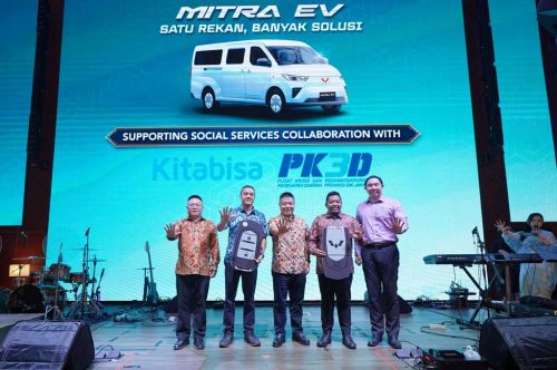 Wuling Motors donasikan 2 mobil listrik Mitra EV buat jadi Ambulans. WM