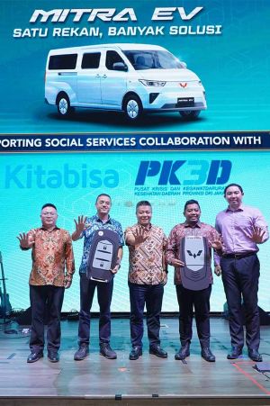 Wuling Motors donasikan 2 mobil listrik Mitra EV buat jadi Ambulans. WM