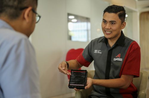 Mesin Toyota Hybrid EV Bisa Dinyalakan Manual? Begini Kata Auto2000