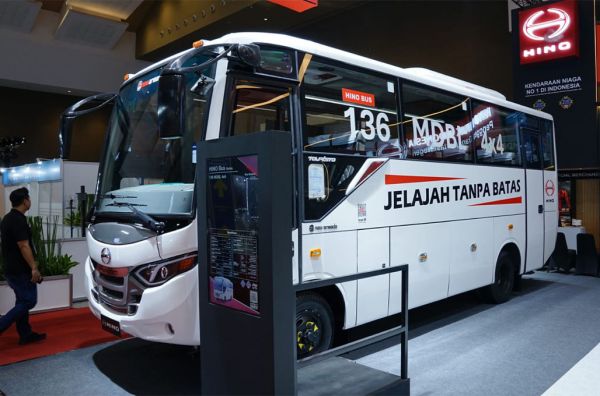 Hino Bus 136 MDBL 4x4 Siap Melibas Medan Berat di Area Operasional 