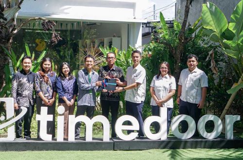 Suzuki Gandeng Timedoor Academy Tingkatkan Kecerdasan Siswa dengan Re-Laptop