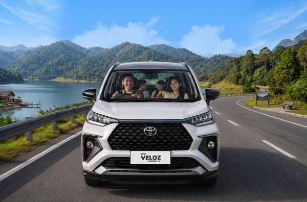 Auto2000 Infokan Mobil Hybrid Toyota Aman dan Waspada Saat Lintasi Rel