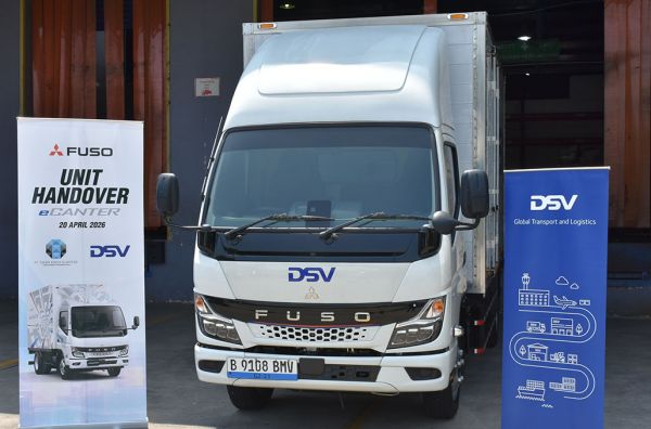 Mitsubishi Fuso Perkuat Ekosistem EV, Serahkan eCanter Skema OPL