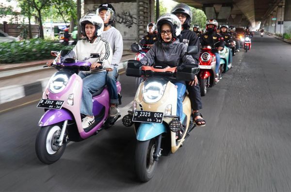 Scoopy ‘Your Mode, Your Ride’ Jadi Ajang Retro Fashionable dan Kebersamaan Unik Bikers di Kota Bandung