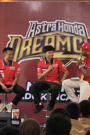 Dua pebalap profesional Honda, Rheza Danica Ahrens, dan Fadillah Arbi Aditama berbagi ilmu seputar balap