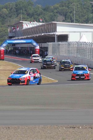 GR Garage Auto2000 Racing Team Petik Hasil Manis di Putaran 1 Kejurnas ITCR1200 dan Agya OMR