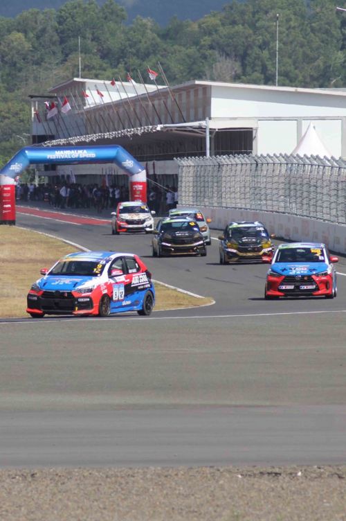 GR Garage Auto2000 Racing Team Petik Hasil Manis di Putaran 1 Kejurnas ITCR1200 dan Agya OMR