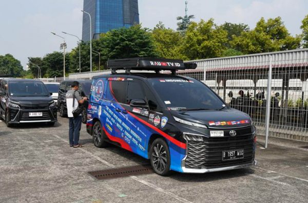 Toyota Voxy 2022 Temani Sepasang Lansia Keliling Dunia