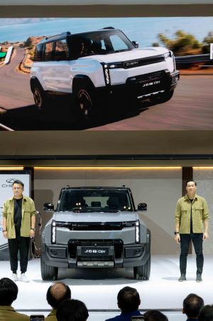 Chery J6T CSH Melantai di Ajang GIIAS 2026