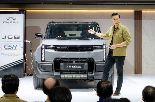 Chery J6T CSH Melantai di Ajang GIIAS 2026