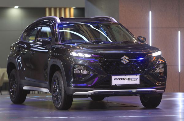 Suzuki Rilis Fronx SGX Hybrid Kuro dengan Fitur Baru DVR