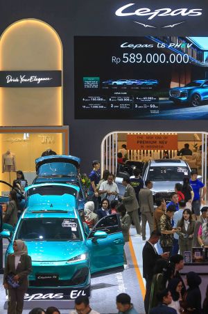 Lebih dari 550 Pengunjung GIIAS 2026 Jajal LEPAS E4 EV dan L8 PHEV
