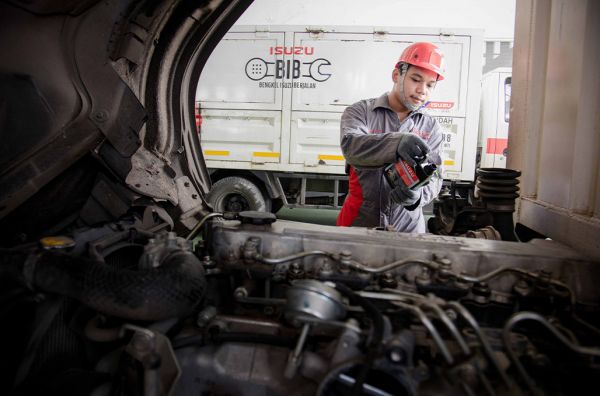 Isuzu Ajak Pengecekan Kondisi Kendaraan Dampak Debu Gunung Anak Krakatau