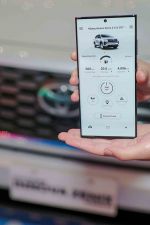 T Intouch with Toyota Remote, Pertama Hadir pada Kijang Innova Zenix