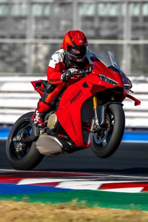 Ducati Panigale V4 Model Year 2027 Siap Melesat di Lintasan Balap!