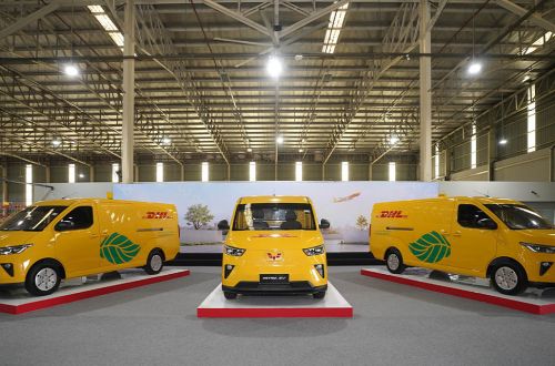 Wuling Jalin Kerja Sama dengan DHL Express Hadirkan Solusi Logistik Ramah Lingkungan